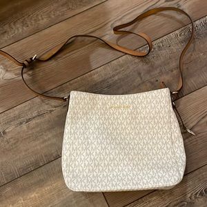 Like new Michael Kors crossbody